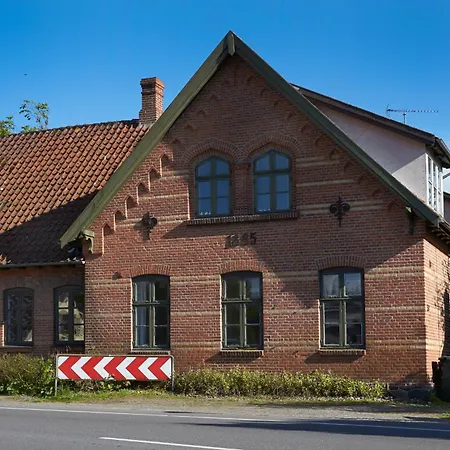 Pichardts & - La Maison Rouge *